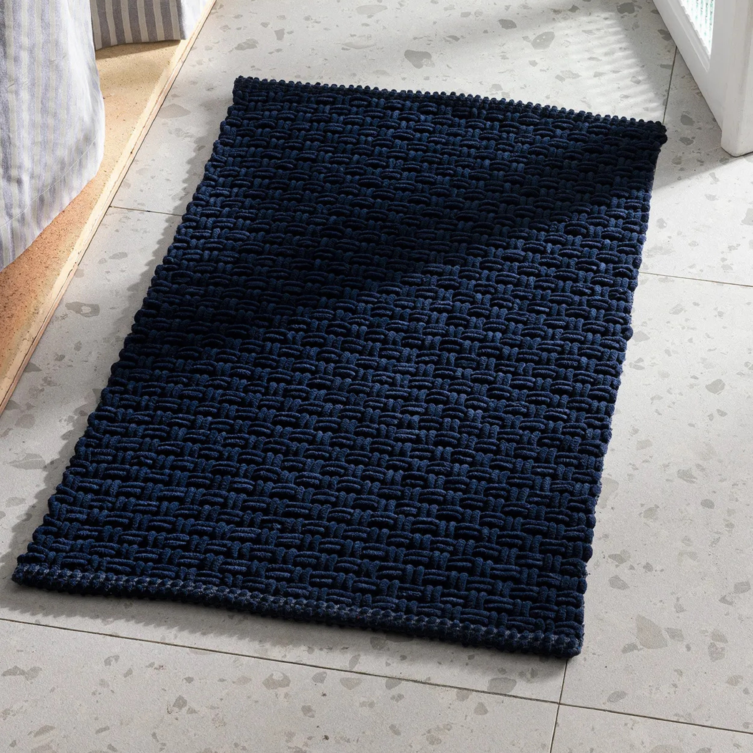 پادری مادام کوکو مدل Najac Bath Mat Lacivert سایز 80x50 سانتی‌متر مناسب برای فضای داخلی